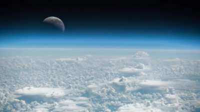 Orbital moonset recorded on the ISS