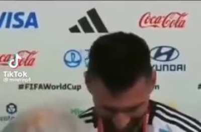 4 besos en la cabeza de la chta de messi