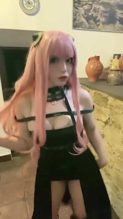 lady pizza hug