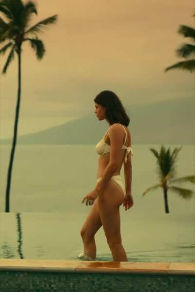 No one can beat Alexandra Daddario in bikini
