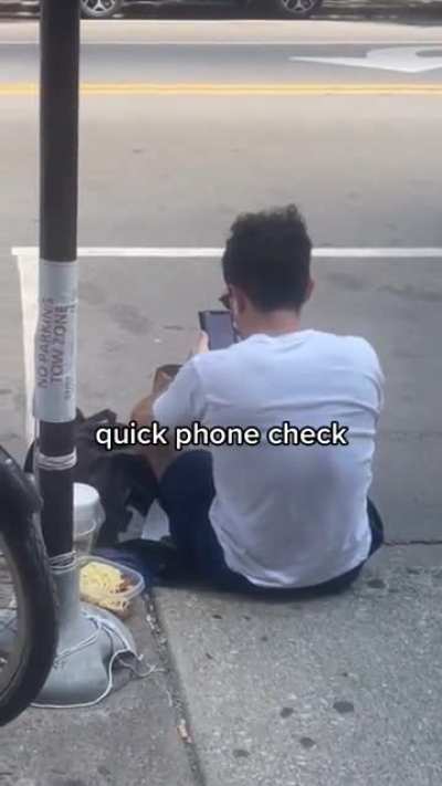 Delivery driver steals customer’s food with his bare hands