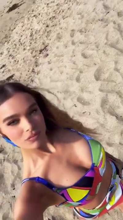 Hailee Steinfeld 