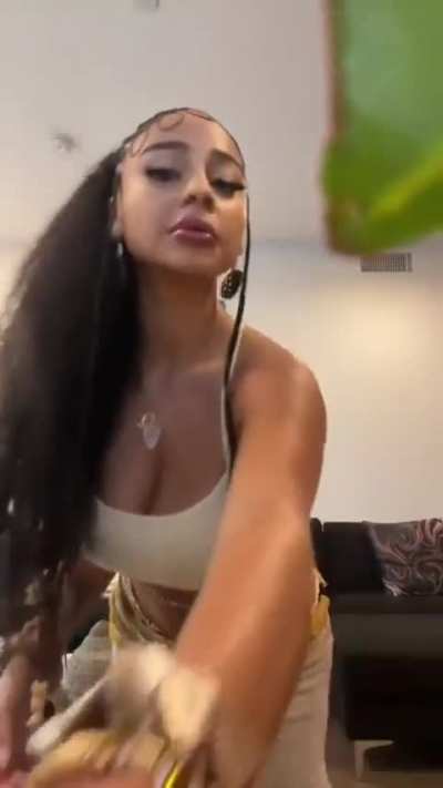 Nia Sultana 