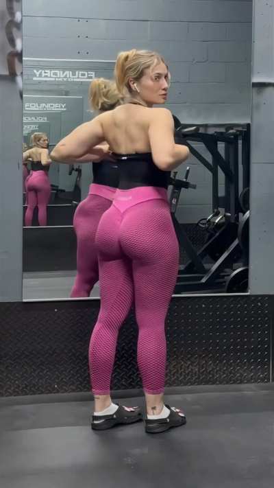 Love the way she looks at her own 🍑🍑