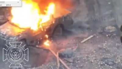 RU POV A direct hit from an FPV drone on the driver of a Ukrainian Mitsubishi L200 equipped with electronic warfare ( jammer truck ), who drove his pickup truck into a crater from an aerial bomb, Kursk region.