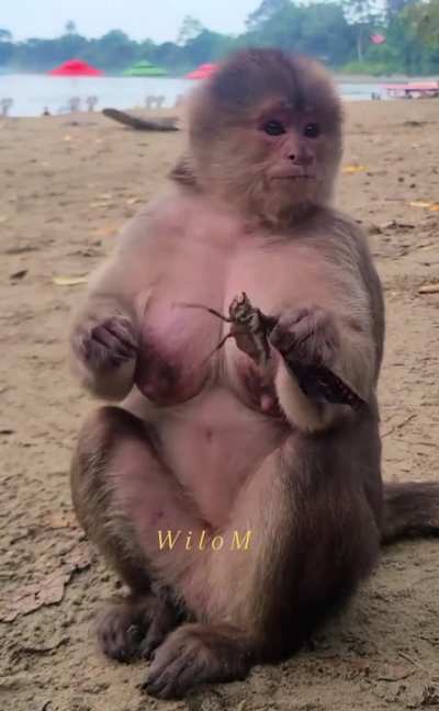 What is she eating 