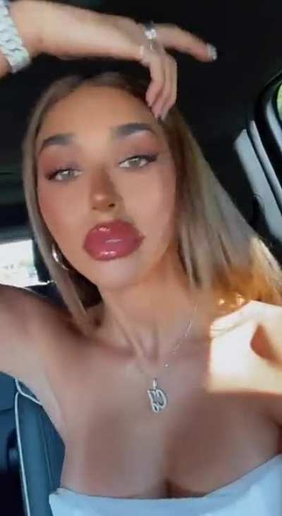 Stunning in car