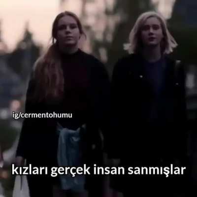 Kızların gerçek olmadığına dair ayrıntılı bilgi içeren bir video lütfen yayalım yayalım