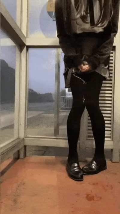 Bus stop slut squirt huge load🚍<wbr>🛑🍆💦💦😛