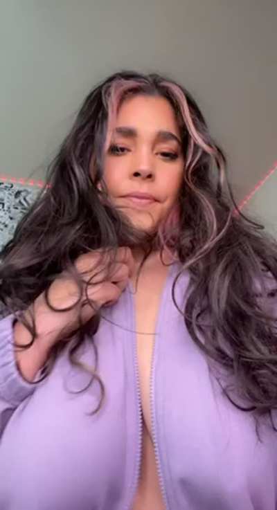 Any older men into Latinas here
