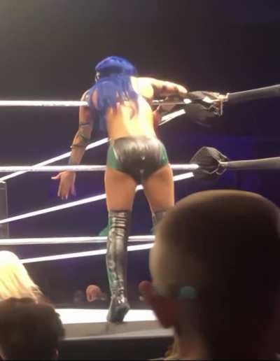 Booty bouncing up and down