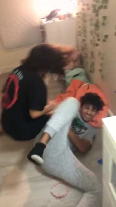 a video of my cousin’s perfectly cut scream (i laugh everytime i watch it)