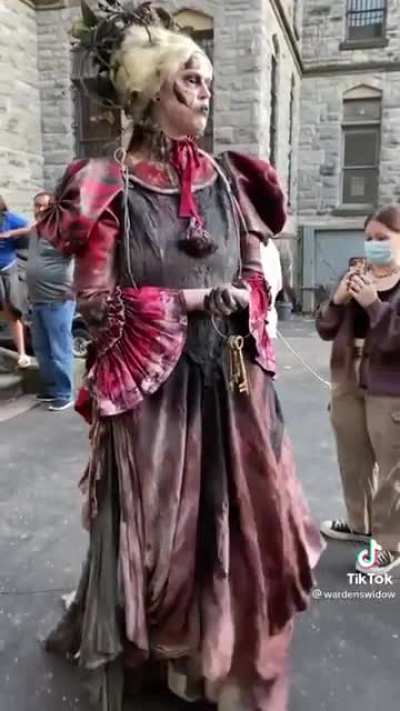 Ded lady