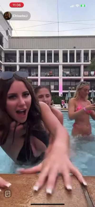 Double slip by girl in green
