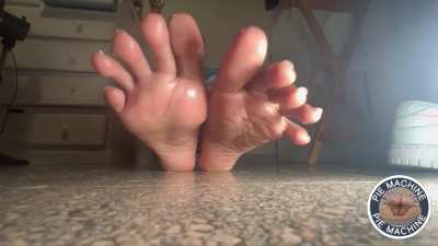 Latina Extreme Long Toe Spreads Wide!<wbr>🥵💦👣🔥