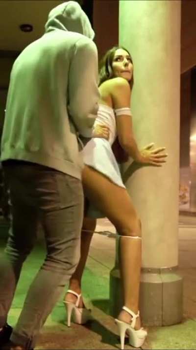 Quickie with a Tall Hottie Behind the Club