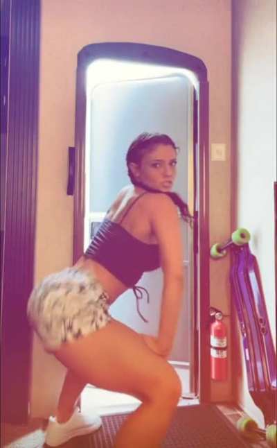 Throwing that ass