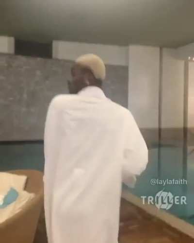 I wish the nigga wasn’t in this video 😂😂