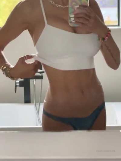 Mia