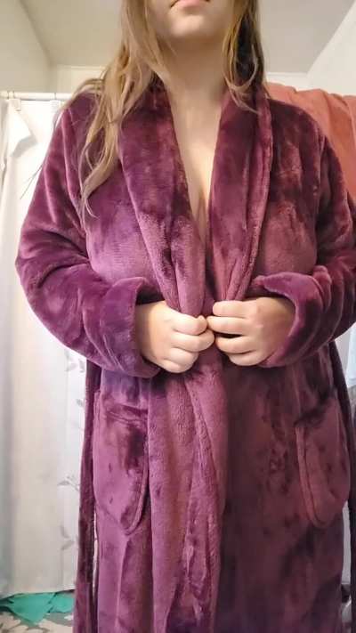 My pregnancy boobs...my preggo bump.<wbr>..def<wbr>initl<wbr>y have all come in!