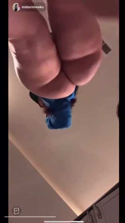 ️ ️