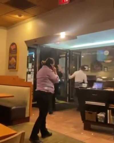 Irate woman attacks restaurant employees in Huntington Beach
