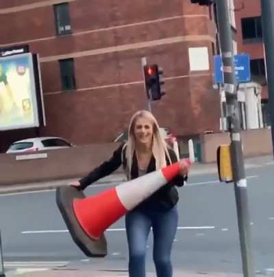 Oi, you got a loicense for that cone?