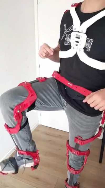 Exo update with the new torso and back piece. The locking with magnets is temporary and inner paddings and other details are still missing. Spine core is made out of fiberglass rods to give stiffness and help the user come back in straight position after 