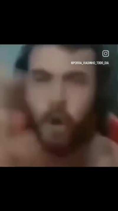Essa página no insta posta todo dia esse vídeo