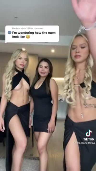 theconnelltwins and their mom