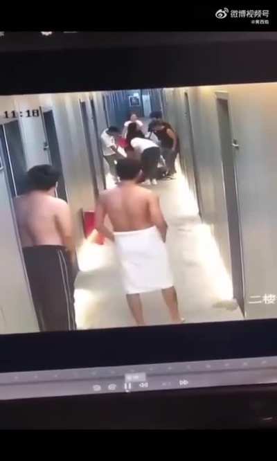 怎么就干起<wbr>来了，因为<wbr>你瞅啥吗？