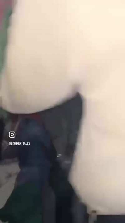 Kyrgyz savages beat up Bangladeshi/Indian Bengali men who show no aggression and scream for help