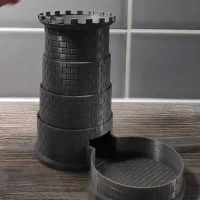 Распе<wbr>чатан<wbr>ная на 3D принт<wbr>ере склад<wbr>ная башня для играл<wbr>ьных кубик<wbr>ов, спрое<wbr>ктиро<wbr>ванна<wbr>я автором поста.