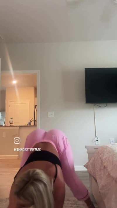Big booty dancing 