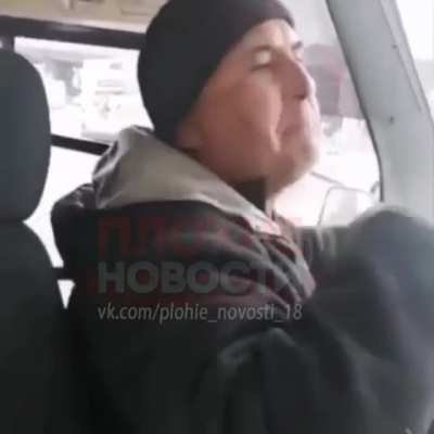 Водитель подмосковного автобуса, видимо, не в курсе что такое социальный проездной. Мужчина публично обозвал пассажира 
