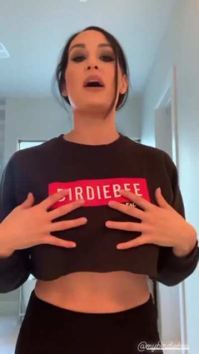 Nikki showing us all her underboob