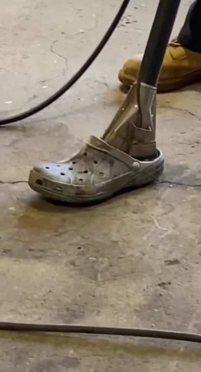 Crocs of Flame - +100 fire damage, -50 mobility.