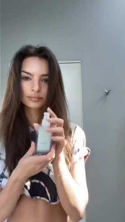 Emily Ratajkowski