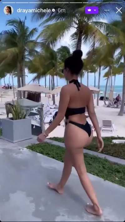 That ass moving🍑🍑