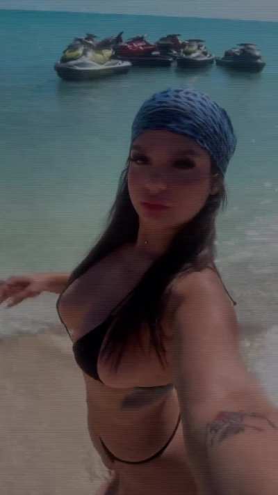👙🖤☀️