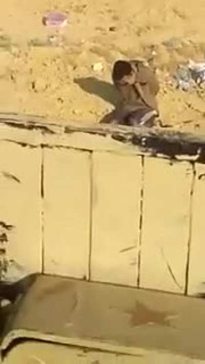 macho que se respeta, se afeita con un aire tierra