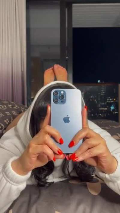 Why does TikTok keep 🚫 this? Too much 🍑 to be a 👯‍♀️? 🤷🏻‍♀️
