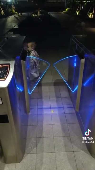 This little gate hopper is taught a lesson