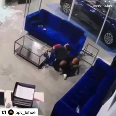 Father of 3 shot in the leg while shielding his kids. Hero 👍