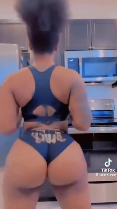 Bubble Booty 😮‍💨👏🏽<wbr>👏🏽🍑