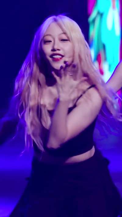 Jeewon showing off