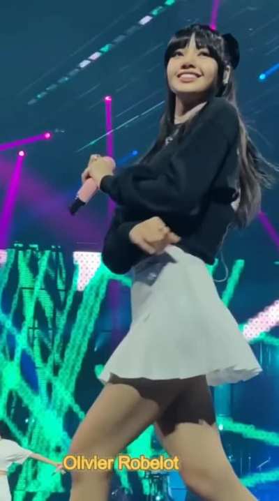 Lisa's fhat cheeks