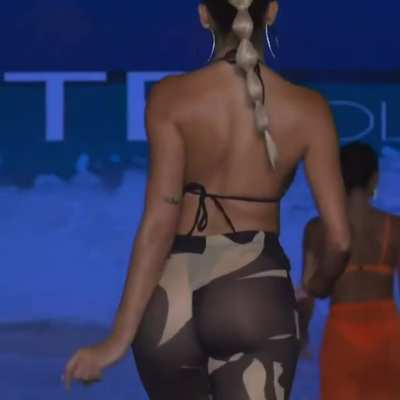 Renèe Estella (@ren<wbr>eeest<wbr>ella)