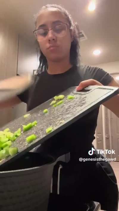 GenesisTheGawd Cooking Chili while drinking a glass of GEN5 Wine [Recipe]