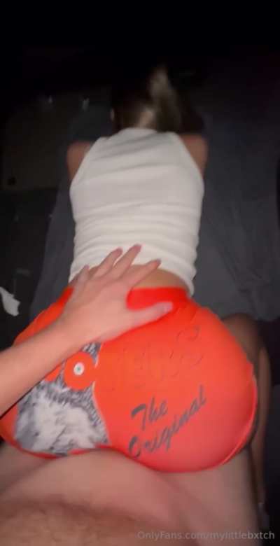 Clapping A Hooters Girl